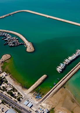 احداث موج شکن های توسعه بندر کنگان